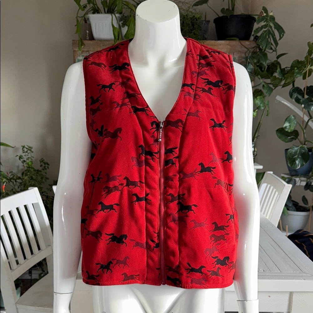 Y2K VTG medium Red Vest with Black Horse western Pattern V-neck 🕰️